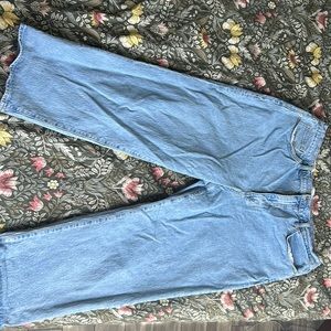 Universal Threads Size 18 Light Wash Jean, great condition